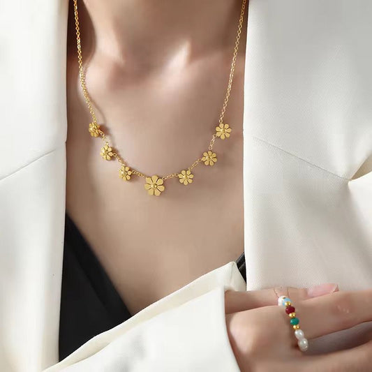 Dainty Gold Daisy Charm Necklace