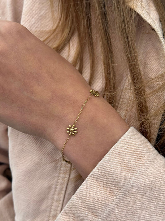 Dainty Gold Daisy Bead Bracelet