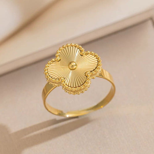 Clover Statement Ring